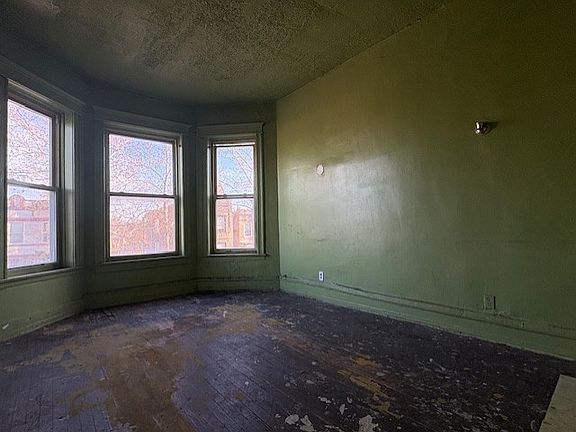 2nd image of 1220 S Springfield Ave