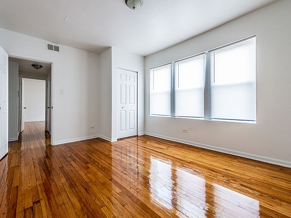 4th image of 1123 N Lawler Ave #4516