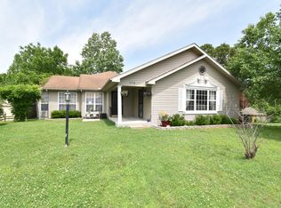 308 College St, Crane, MO 65633