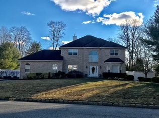 8 Cobblestone Ln, Lake Grove, NY 11755