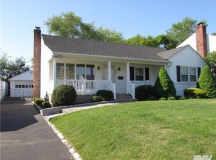 2953 Ruth Rd, Wantagh, NY 11793