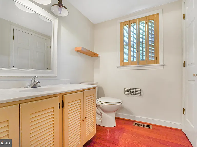 629 Lancaster St — Photo 27