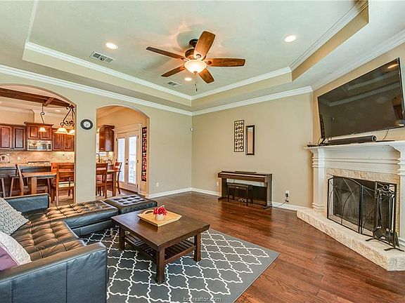 4th image of 4006 Merlemont Ct