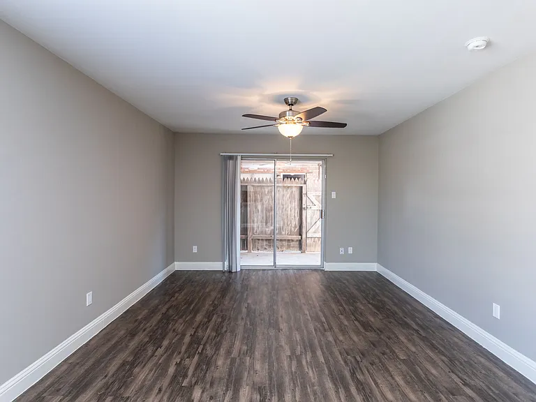 Stratford House Apartments — Photo 7