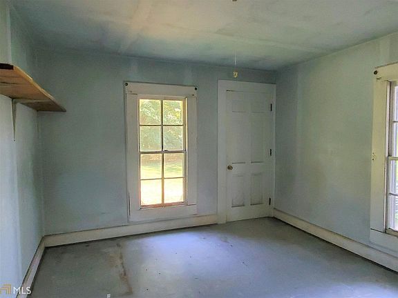 4th image of 720 E Lanier Ave