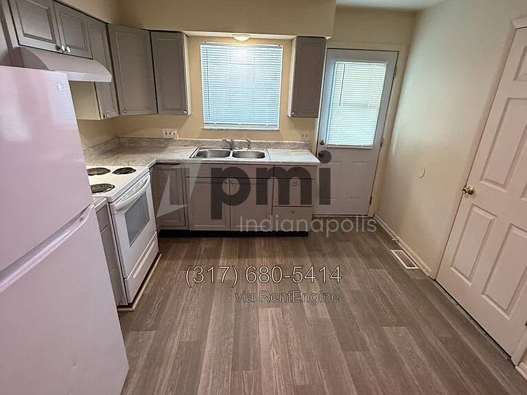 228 S Green St #B — Photo 3