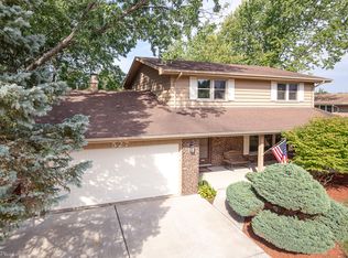 527 Ca Crest Dr, Shorewood, IL