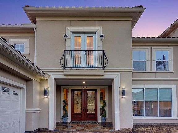 4th image of 2010 Crescent Palm Ct