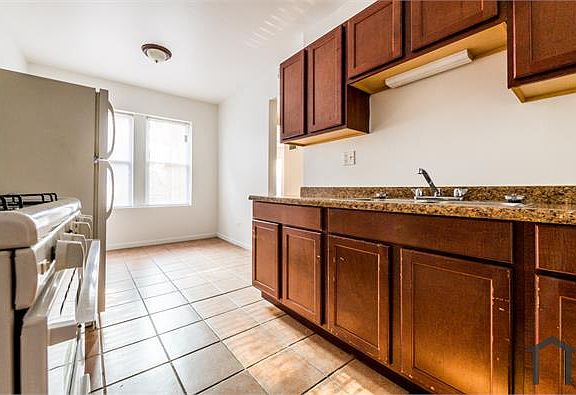 4th image of 8520 S Crandon Ave #8514