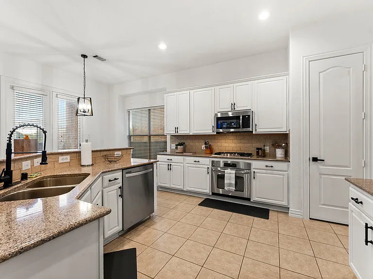 1478 Cambridge Dr — Photo 5