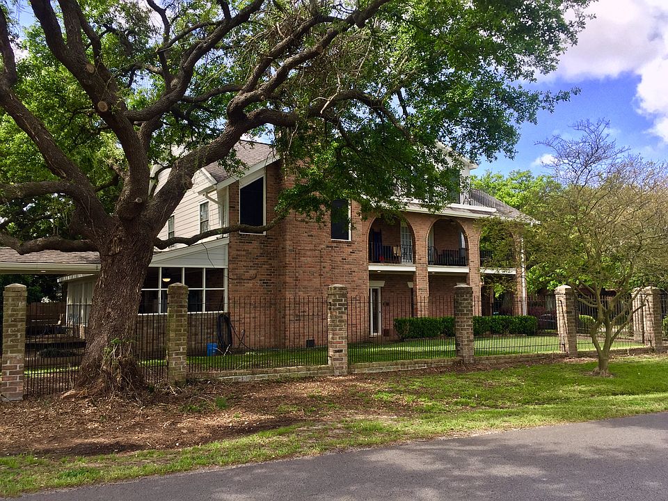 2nd image of 2400 Chelsea Dr