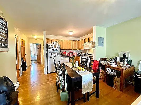 2nd image of 238 10th St APT 3
