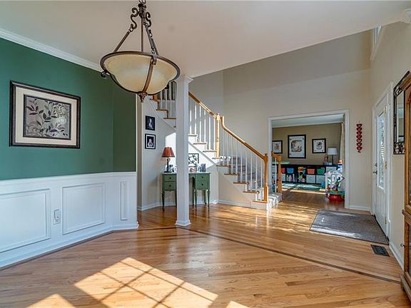 3rd image of 3024 Summer Point Dr