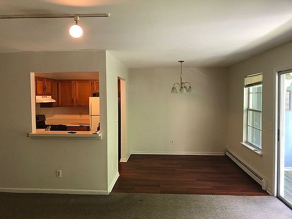 4th image of 17 Lexington Hls Unit 9