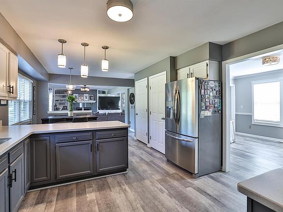 5th image of 6573 Foxfield Dr