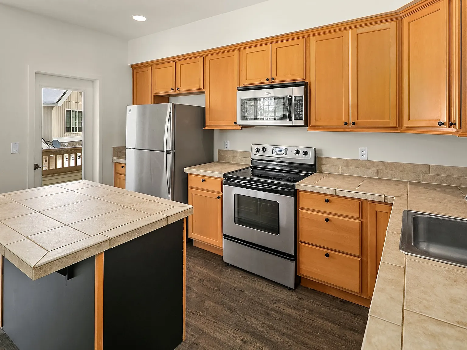 3 bed, 1453 sqft, $2,000 — Photo 3