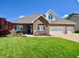 4137 W Stonewater Dr, Peoria, IL 61615