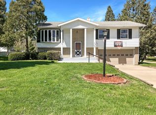 1908 Middlebury Rd, Freeport, IL 61032