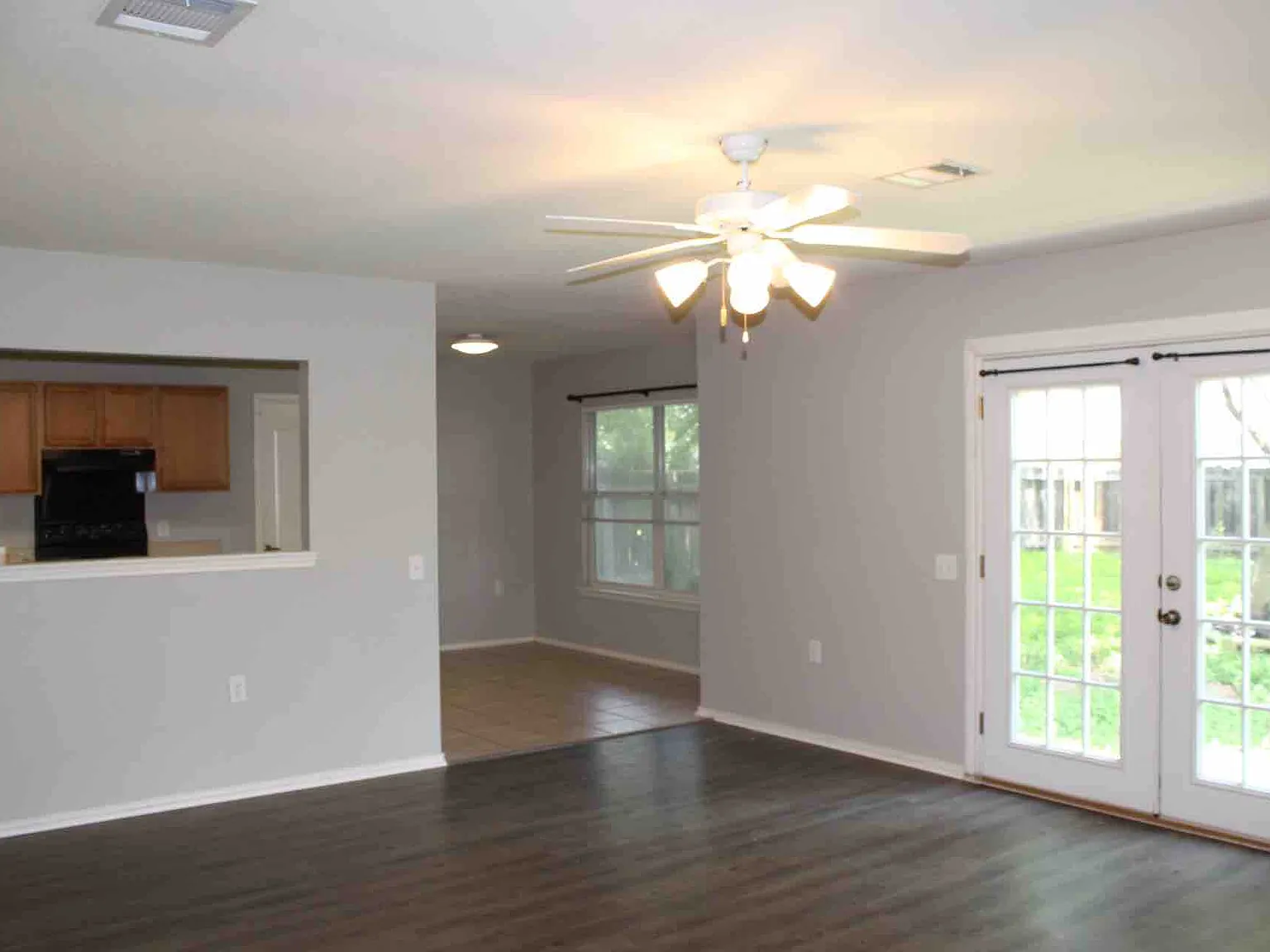 4 bed, 2.5 bath, 2228 sqft, $2,299 — Photo 2