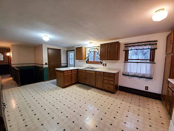 3rd image of 8796 Klondike Dr