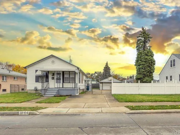 1844 Cicotte Ave, Lincoln Park, MI 48146