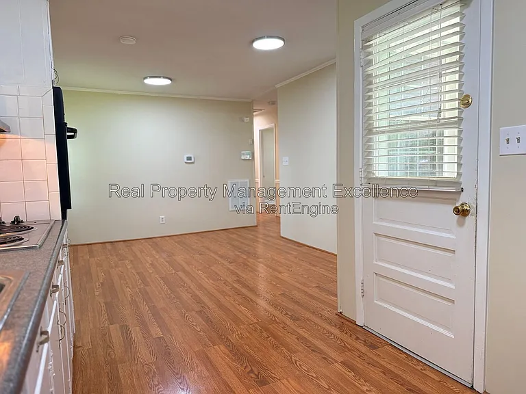 415 W 2nd St — Photo 11