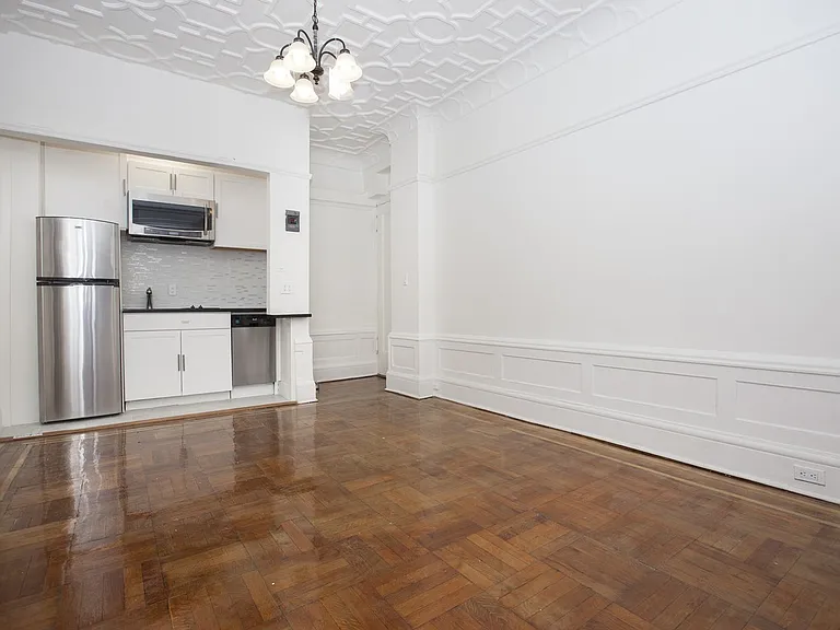 200 W 54th St #1B — Photo 6