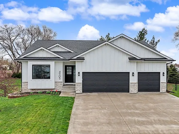 4905 Walker Cir, Johnston, IA 50131