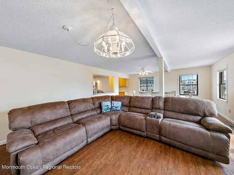 31 Peggy Ln — Photo 13