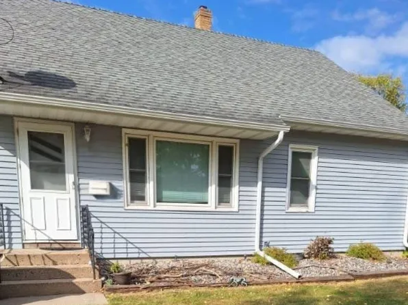 819 15th St N, Moorhead, MN 56560