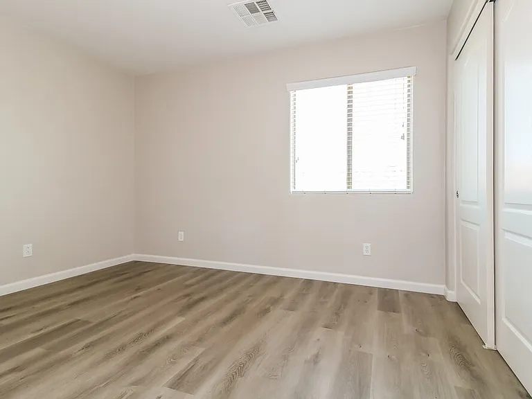 7113 W Winslow Ave — Photo 17