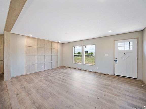 4th image of 302 Private Road 4656