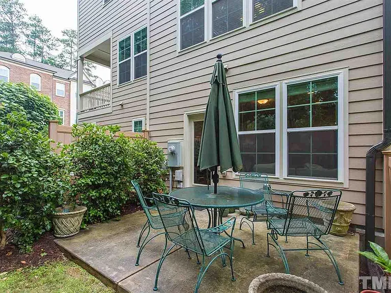 225 Penley Cir — Photo 16
