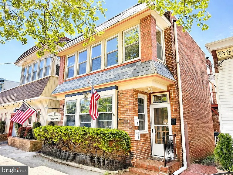 522 E Main St #B — Photo 1