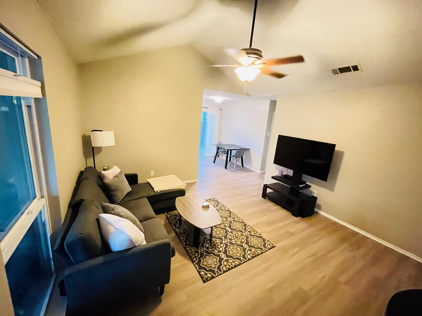 Lovely Central Austin Private Duplex! — Photo 2