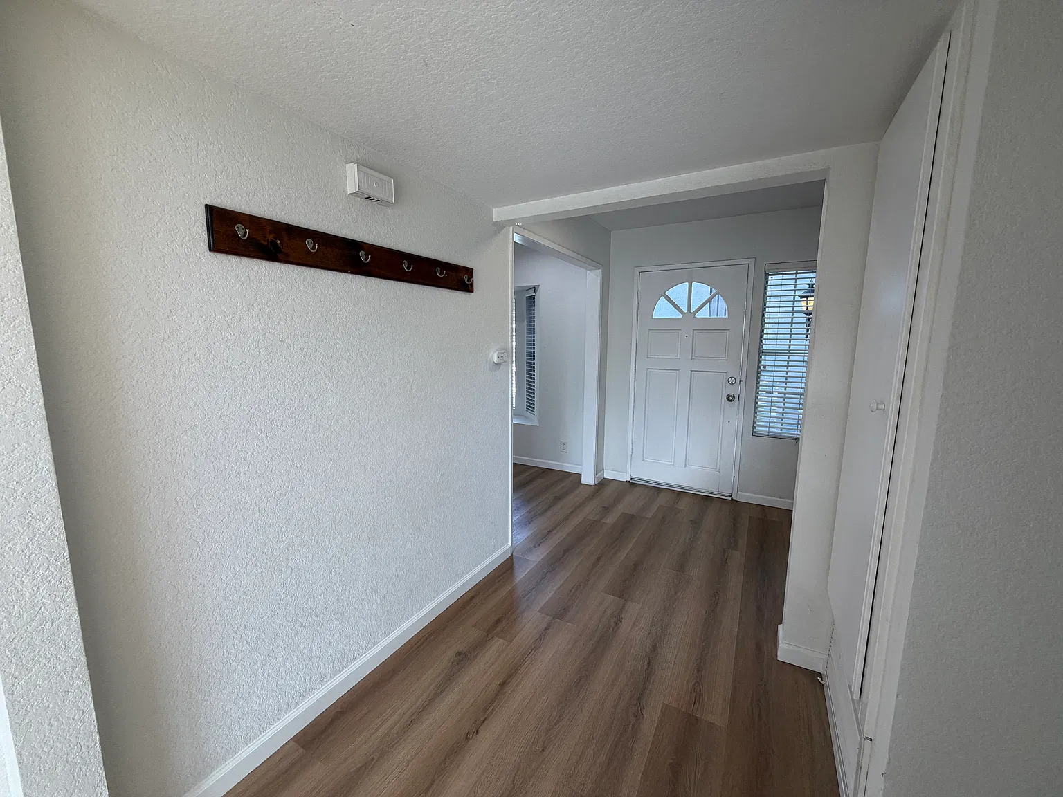3 bed, 2.5 bath, 1803 sqft, $4,500 — Photo 4