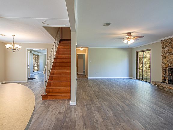 3rd image of 233 Camellia Dr