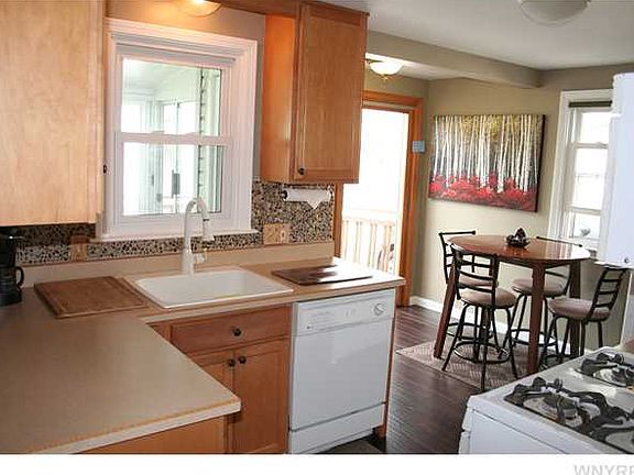 2nd image of 121 Canterbury Ln