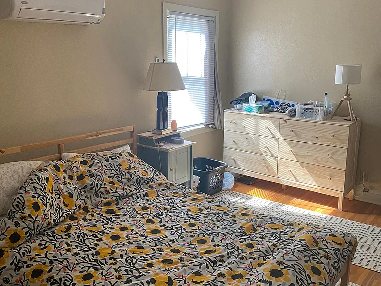 Larger bedroom. With AC.