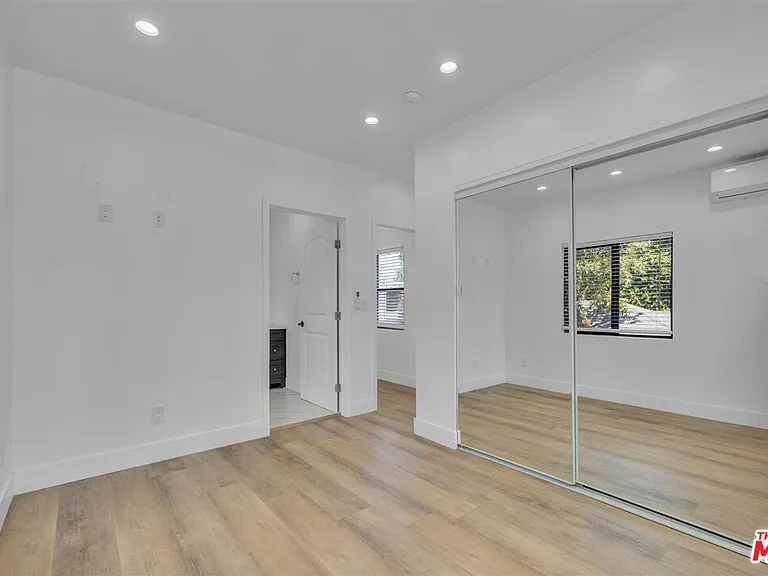 14121 Califa St — Photo 39
