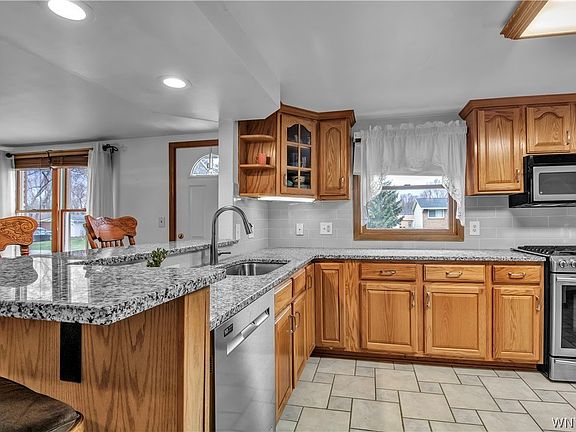 3rd image of 7210 Elmtree Pl