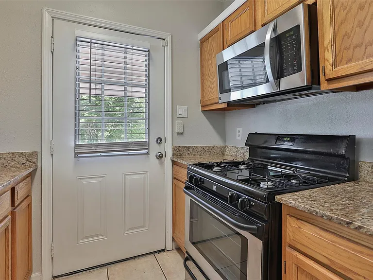 5007 Polk St — Photo 6