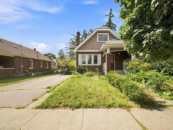 4th image of 26 Abigail Ave