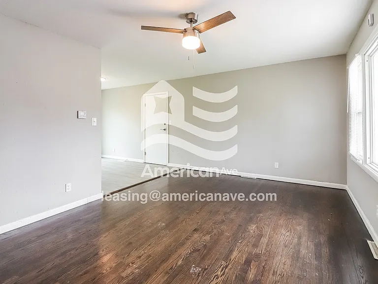 865772_002_living_room_13665184.jpg
