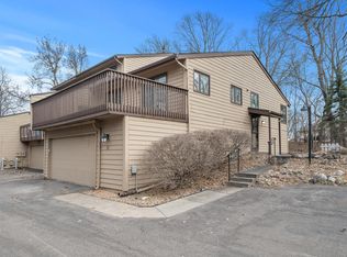 118 W Eagle Lake Dr, Maple Grove, MN 55369