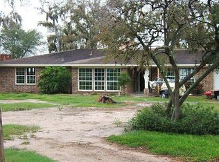 458 S Burnett Dr, Baytown, TX 77520