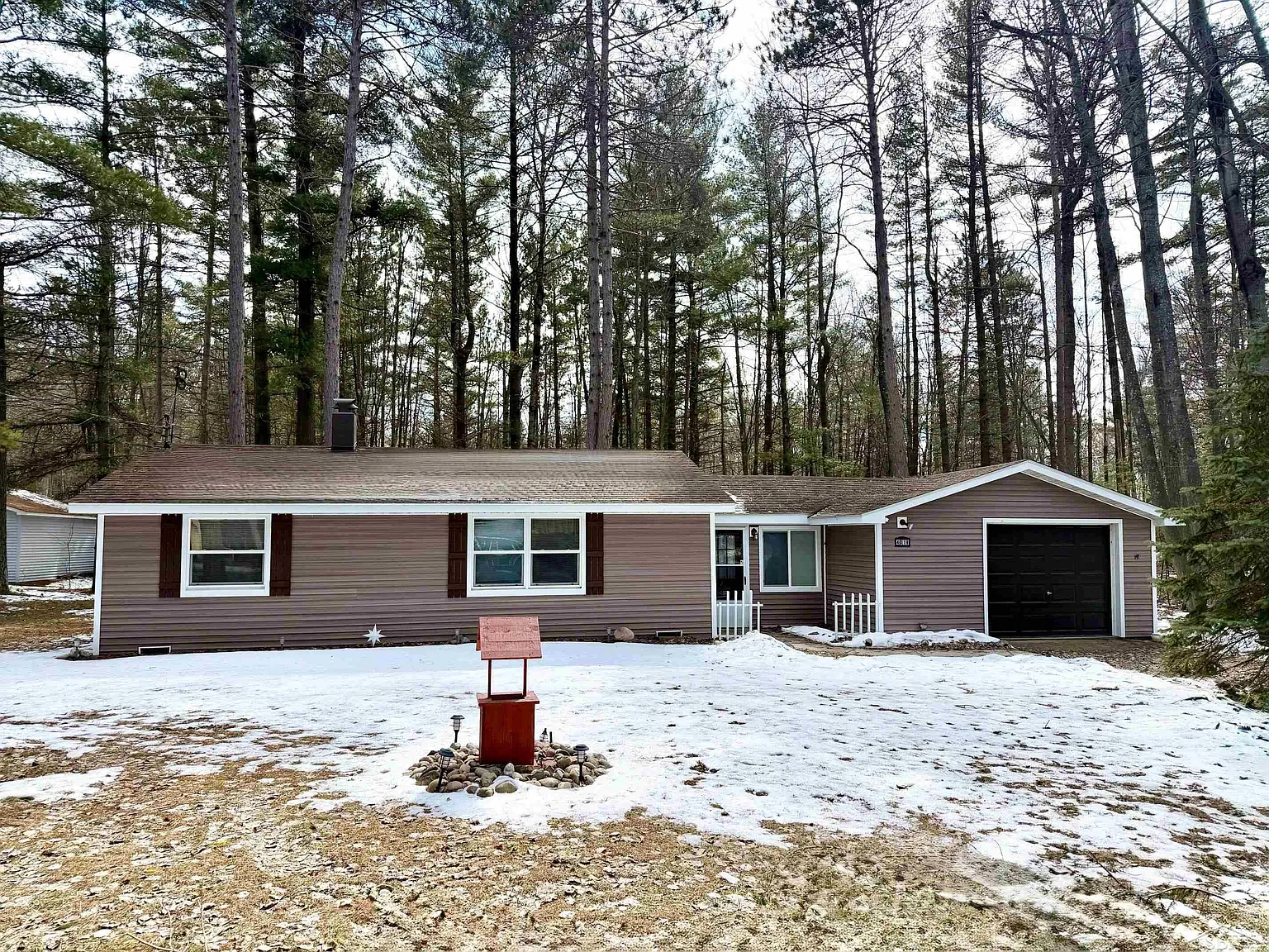 4019 E Higgins Lake Dr photo 1