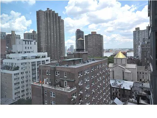 Sold by Evans Real Estate | media 2
