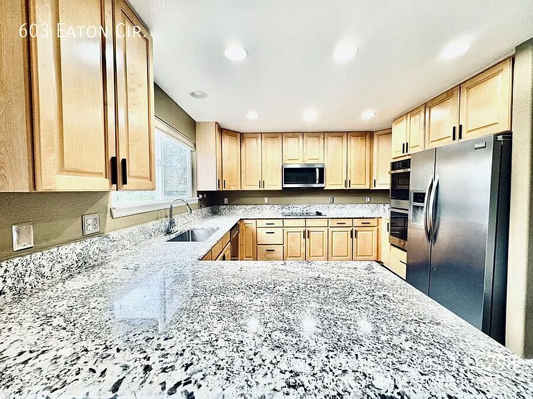 603 Eaton Cir — Photo 7