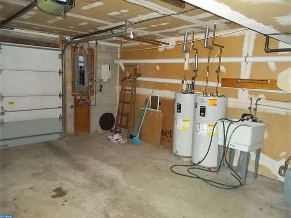One car garage
